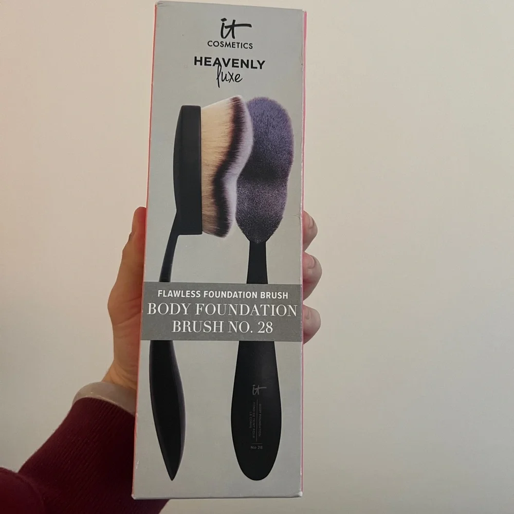 IT Cosmetics HEAVENLY LUXE BODY FOUNDATION BRUSH #28